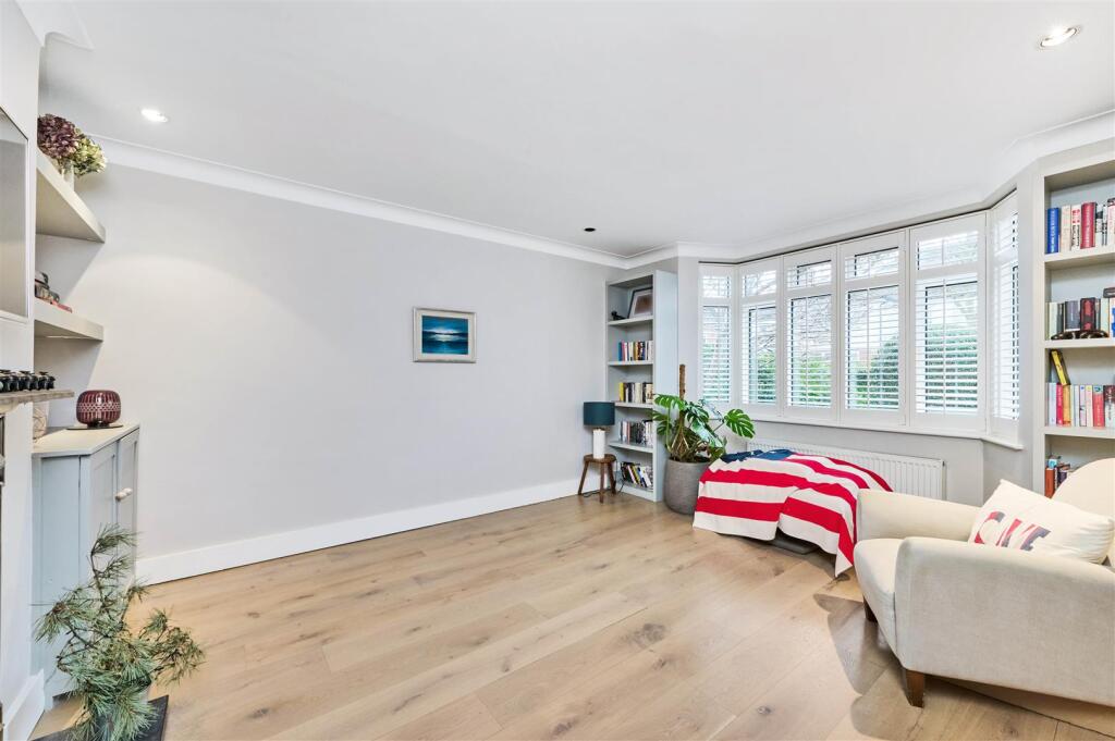 James_Anderson_-_Stonehill_Road_London__SW14_8RR_3