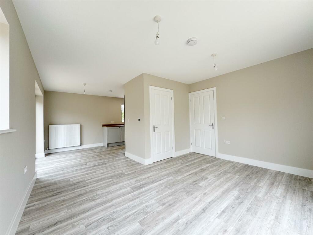 6A Staion Rd Desborough-45.jpg