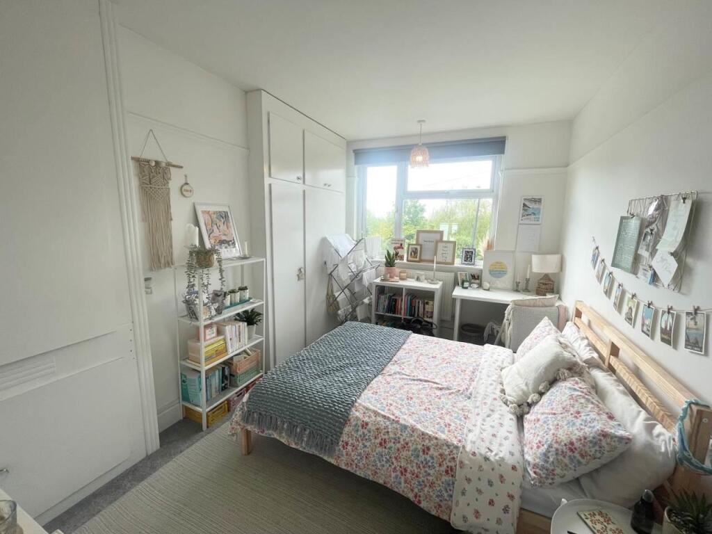 Bedroom 2 (2).jpg