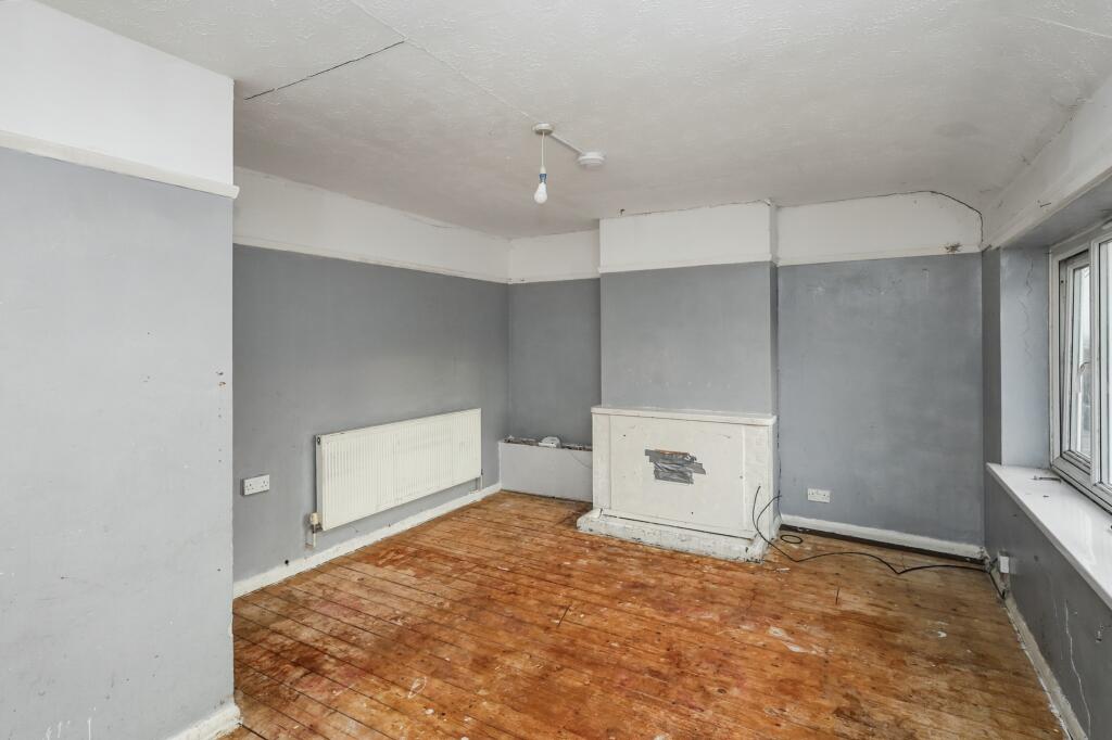 Flat A, 1 Moss Drive, Vange, Basildon, Essex, SS16 4RZ