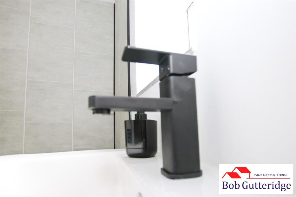 FIRST FLOOR BATHROOM