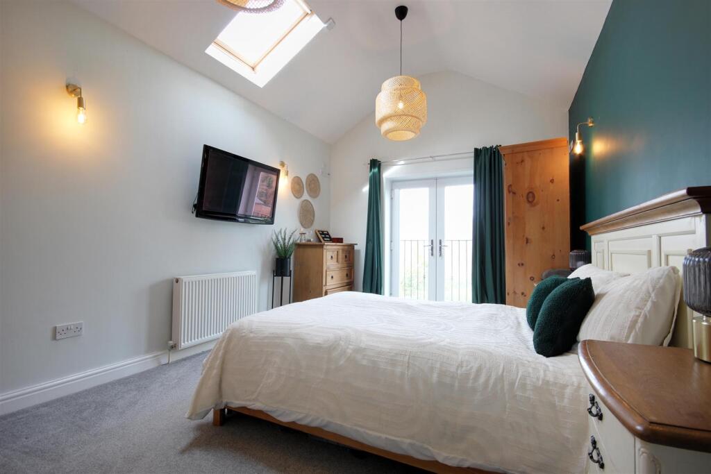 BEDROOM 1