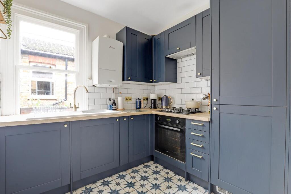 07-f6e1JHPropWpen - 12b Royston Road - 31.jpg