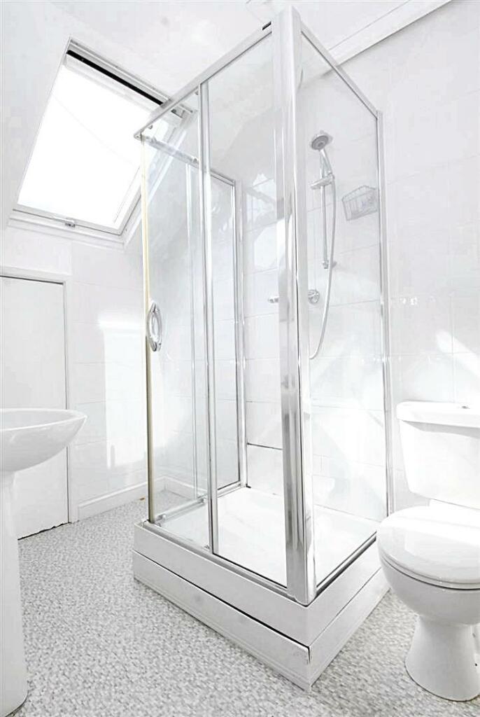 shower bathroom.jpeg