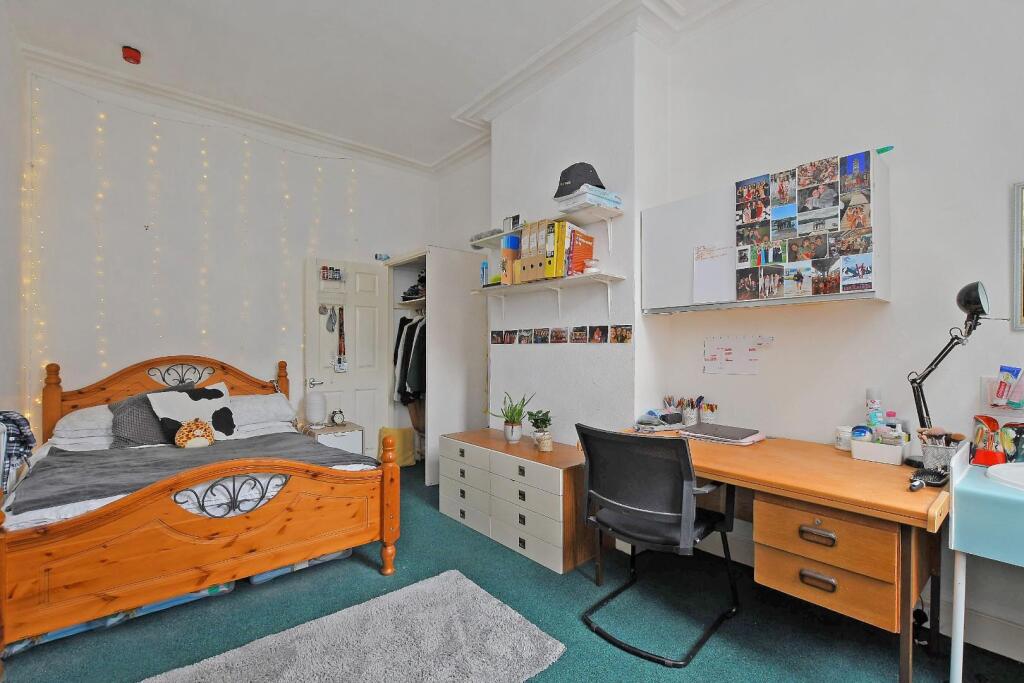 72 Harcourt Road - bedroom 3.jpg