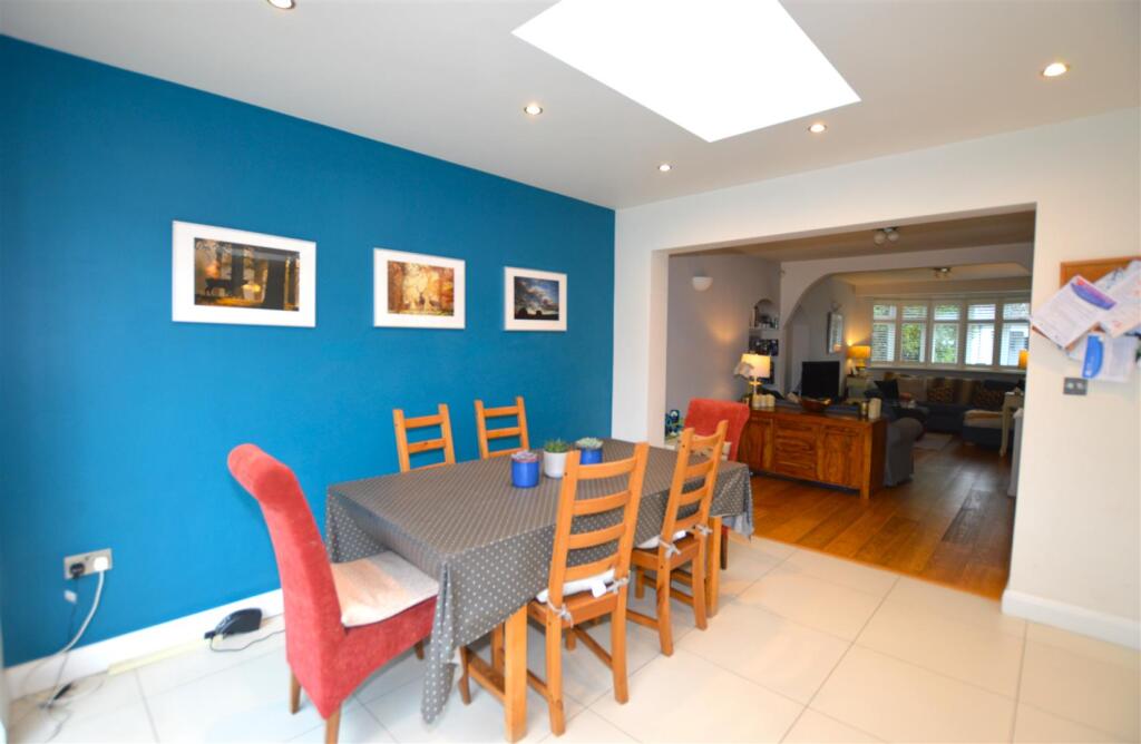 39 Derwent Road dining room.JPG