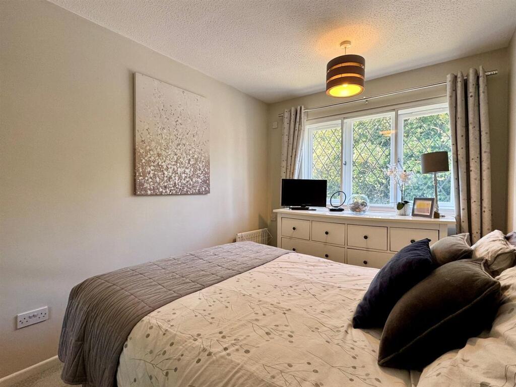 Bedroom 1 (1).jpg