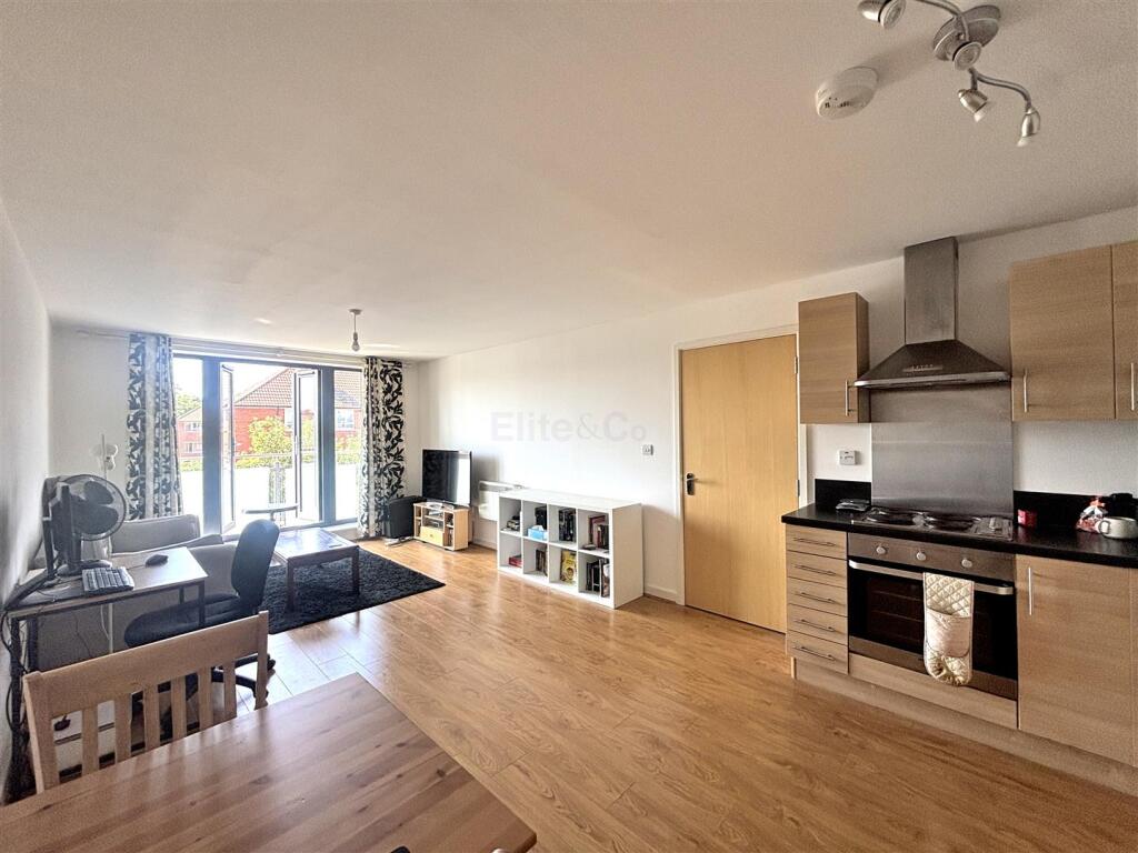 Lounge/Kitchen