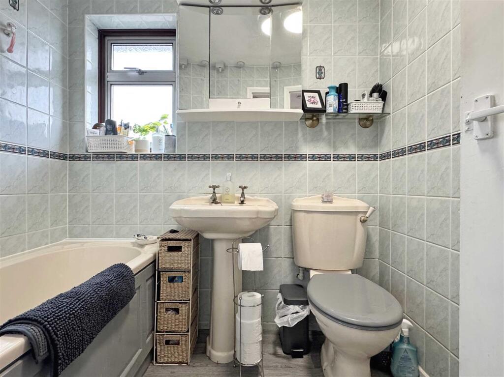 Bathroom.jpg