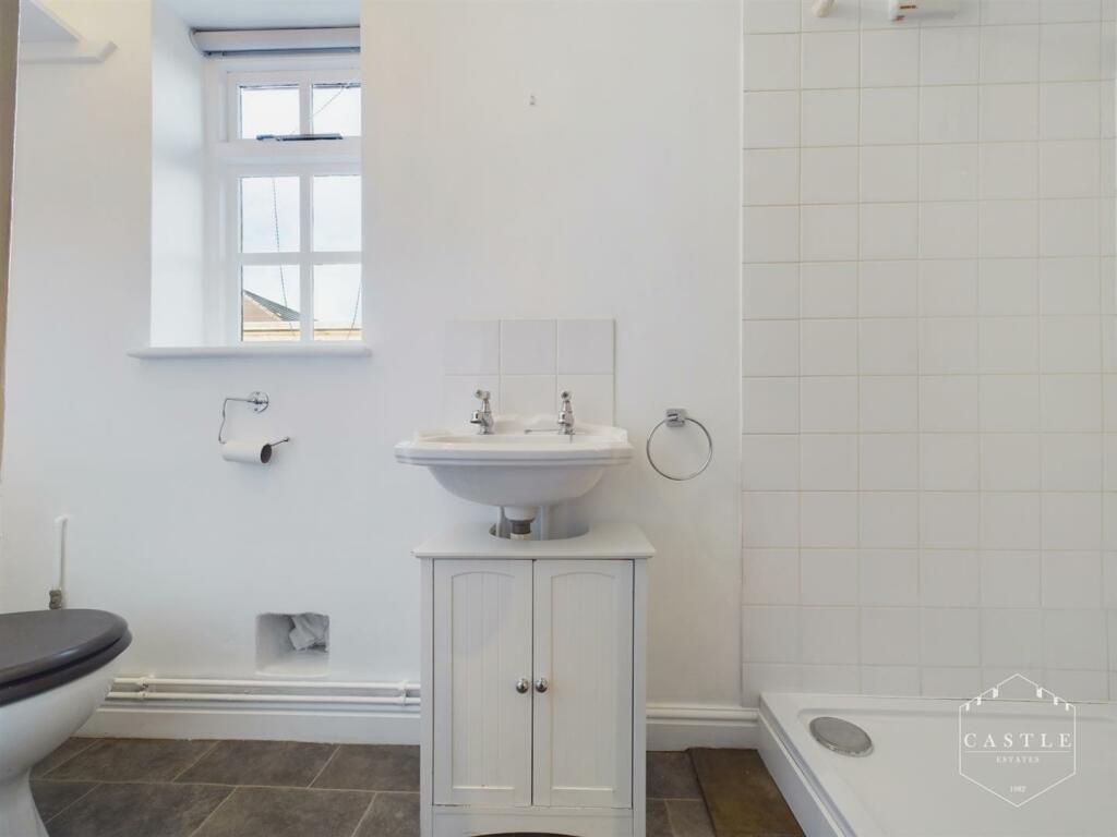 SHOWER ROOM
