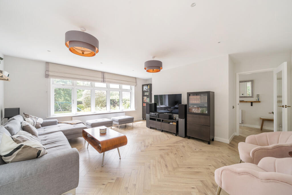 1312294-17-685bff...