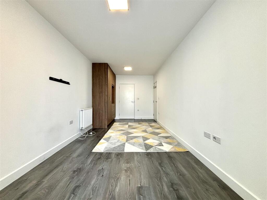 Bedroom 2, show 2