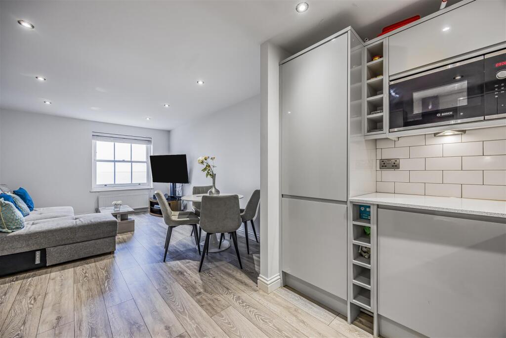 5 Clearwater Apartments, South Parade, Southsea-Po