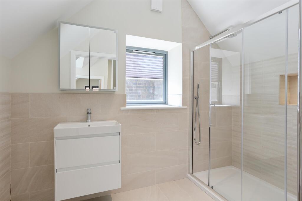 1469541018 - Campbell House, High Steet, KT1710.jp