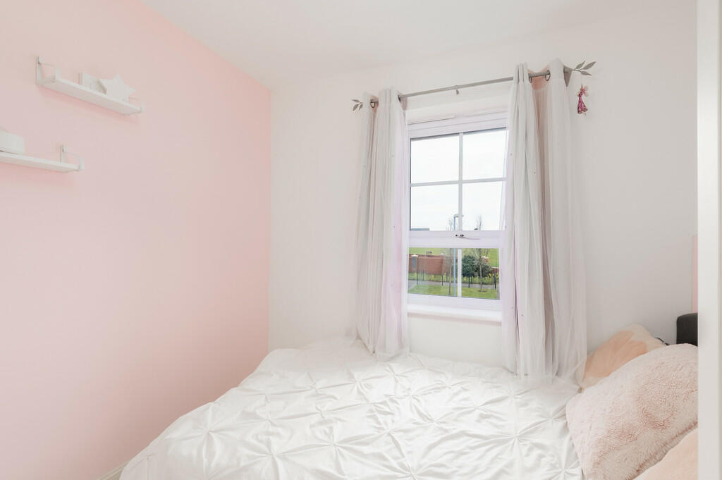 8 Rose Whittle Av...