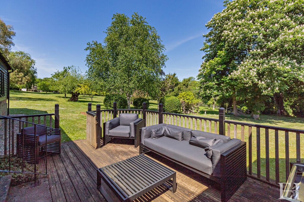 8645646-exteriorW...