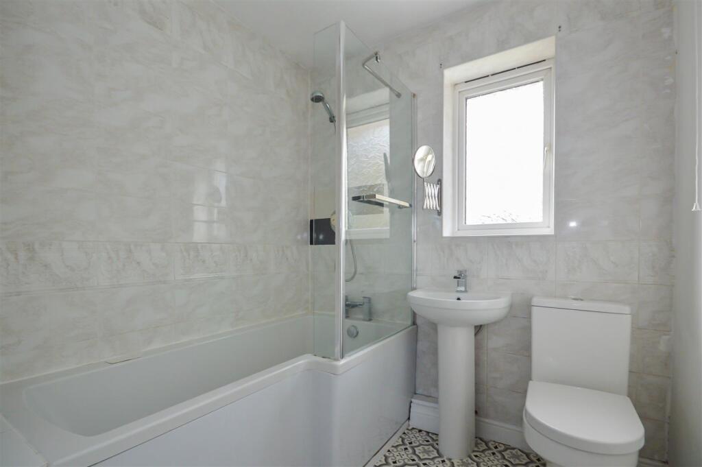 BATHROOM/W.C.