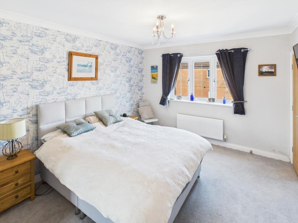 CAM04233G0-PR0017-STILL030