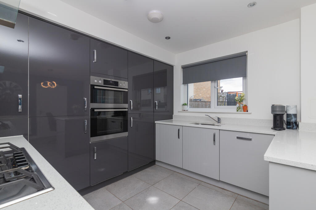 81 rosemont place, Barrhead g78 1fe L-14