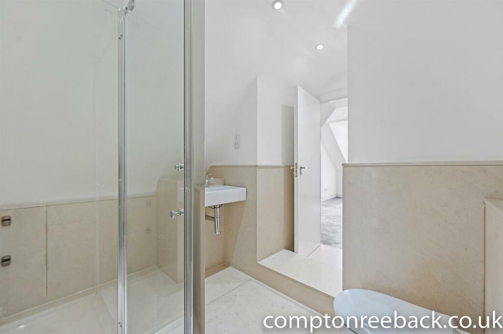 CR - 214D Walm Lane - Ensuite3 (1).jpg