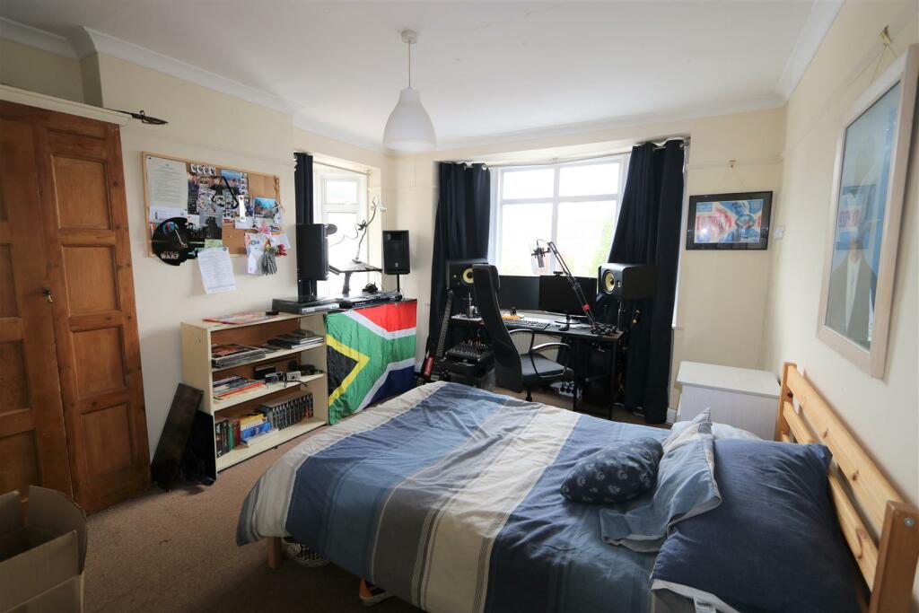 Bedroom 2.JPG