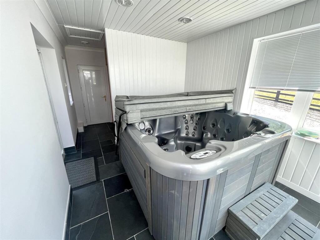 JACUZZI ROOM