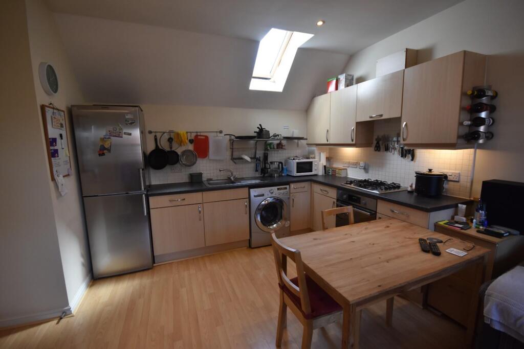 OPEN PLAN LIVING/KICHEN