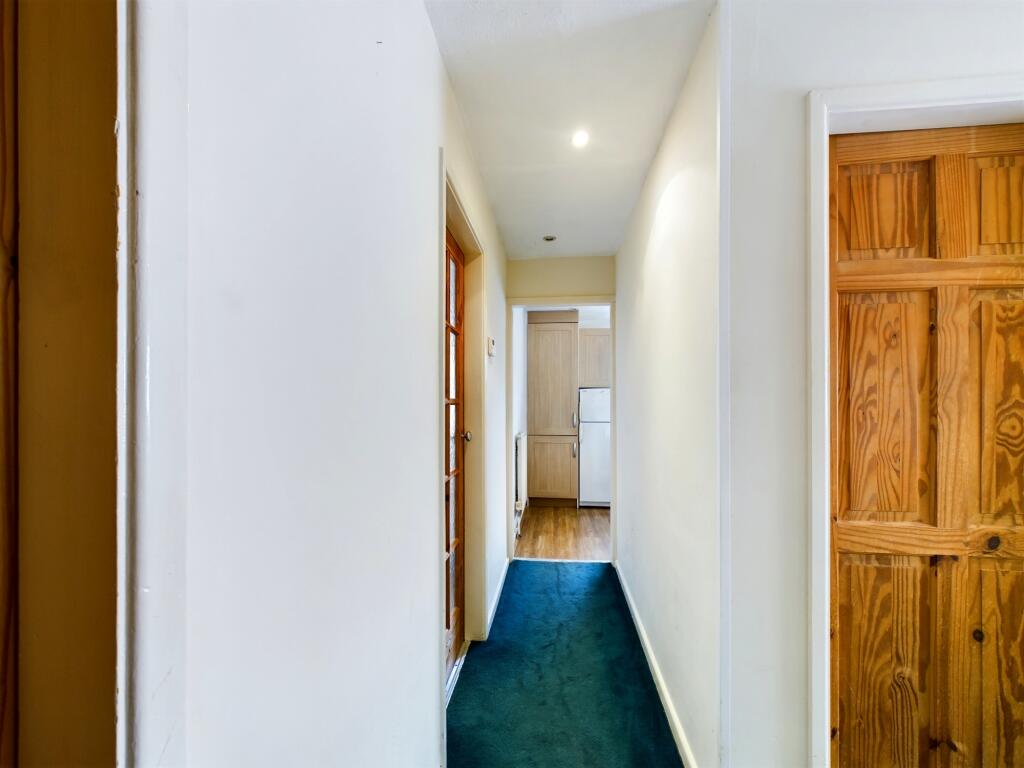 CAM02668G0-PR0142-STILL009