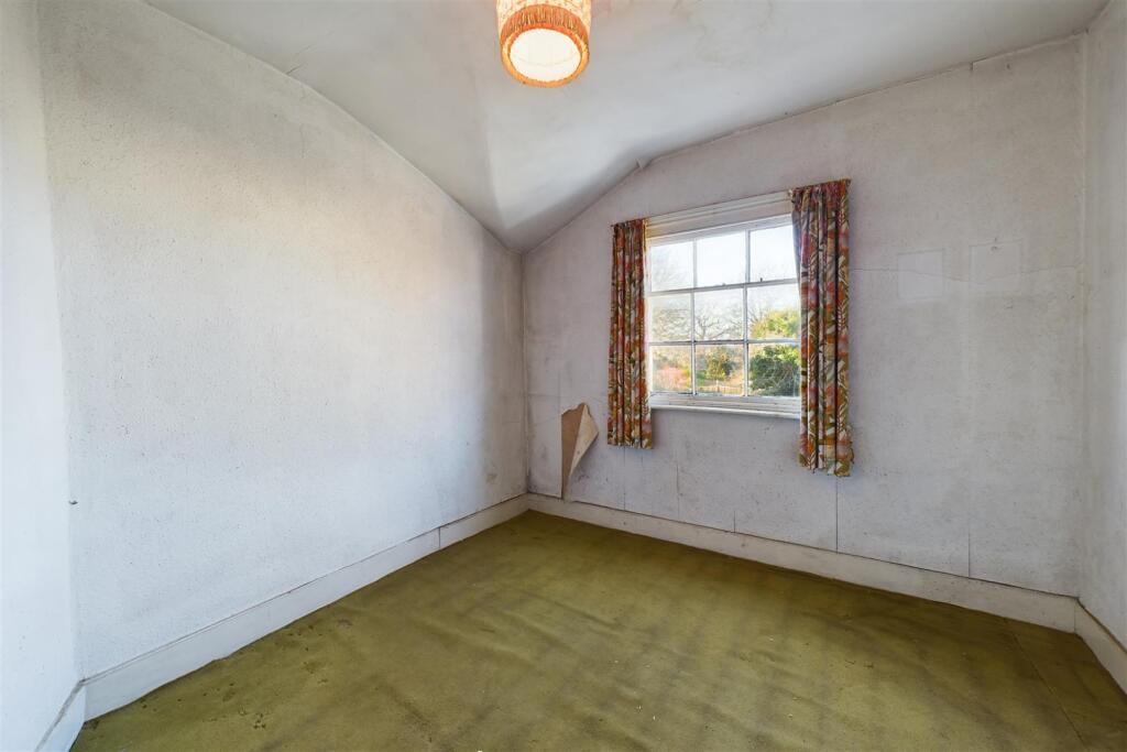 19 Moorend Road, Leckhampton, Cheltenham, Gloucest