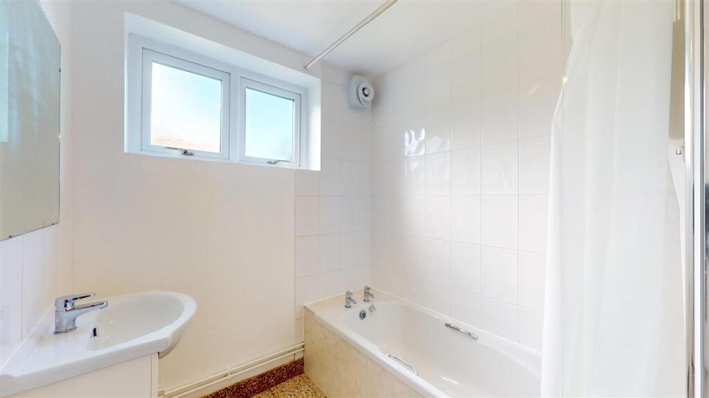 6 Claremont Place, Bathroom.jpg