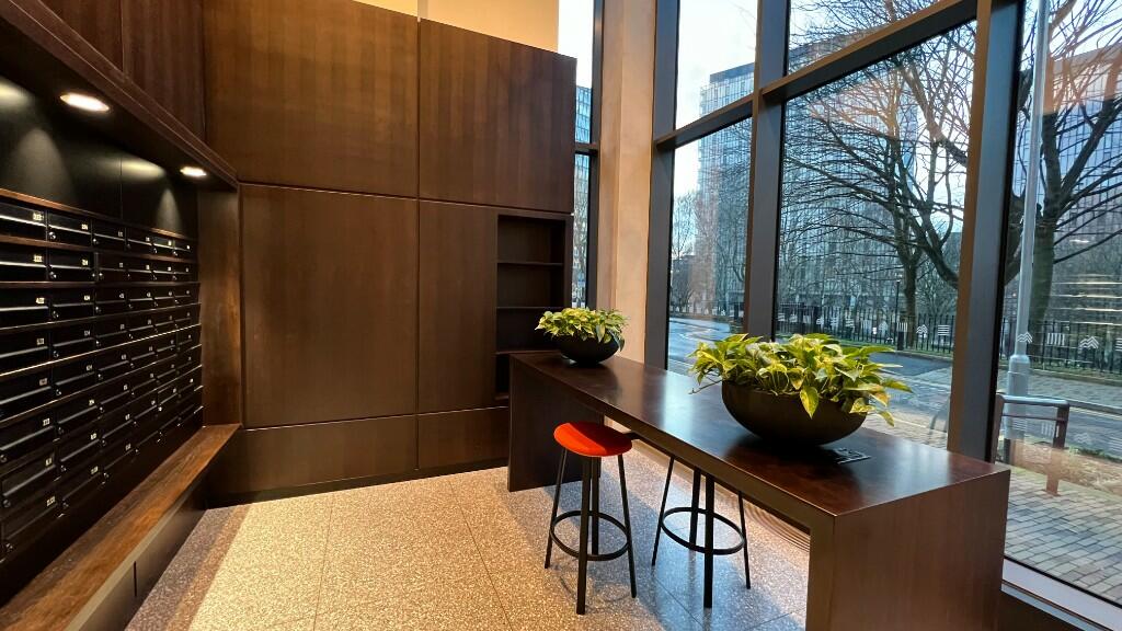 MAIL ROOM /CONCIERGE