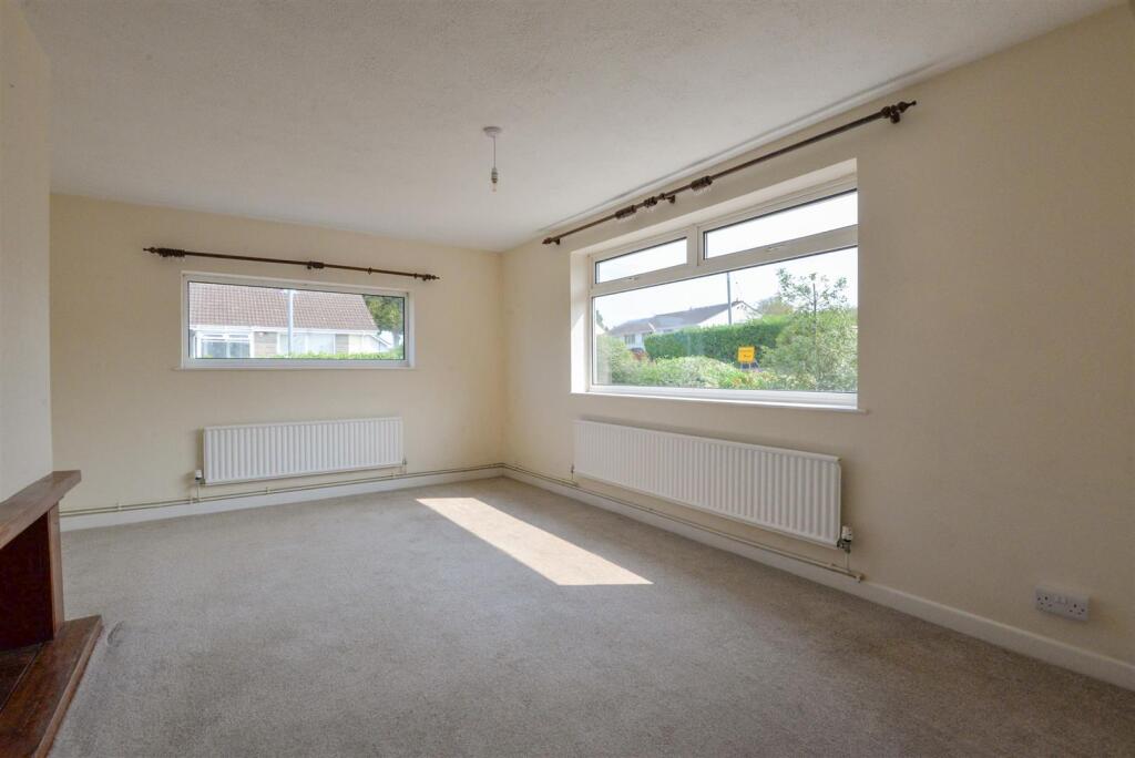 Living Room 1.jpg