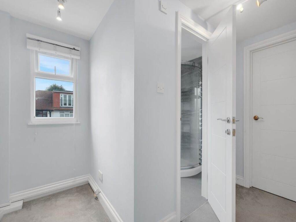 1 croyde master bedr