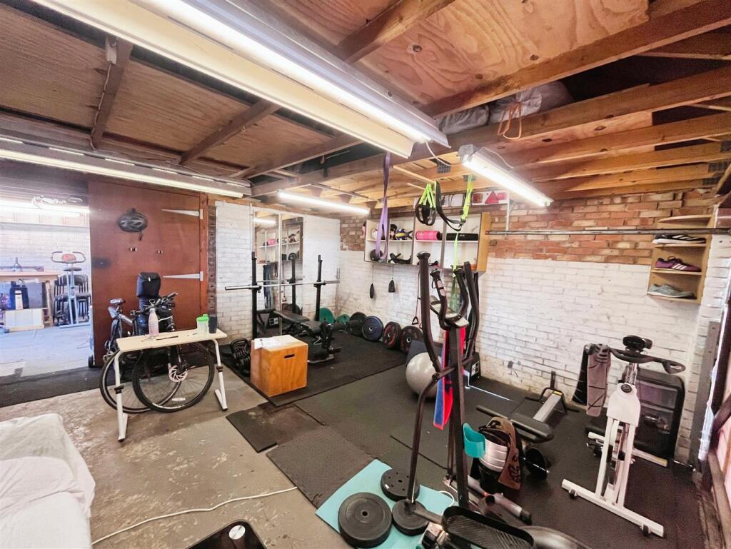 GARAGE / HOME GYM IMAGE 2