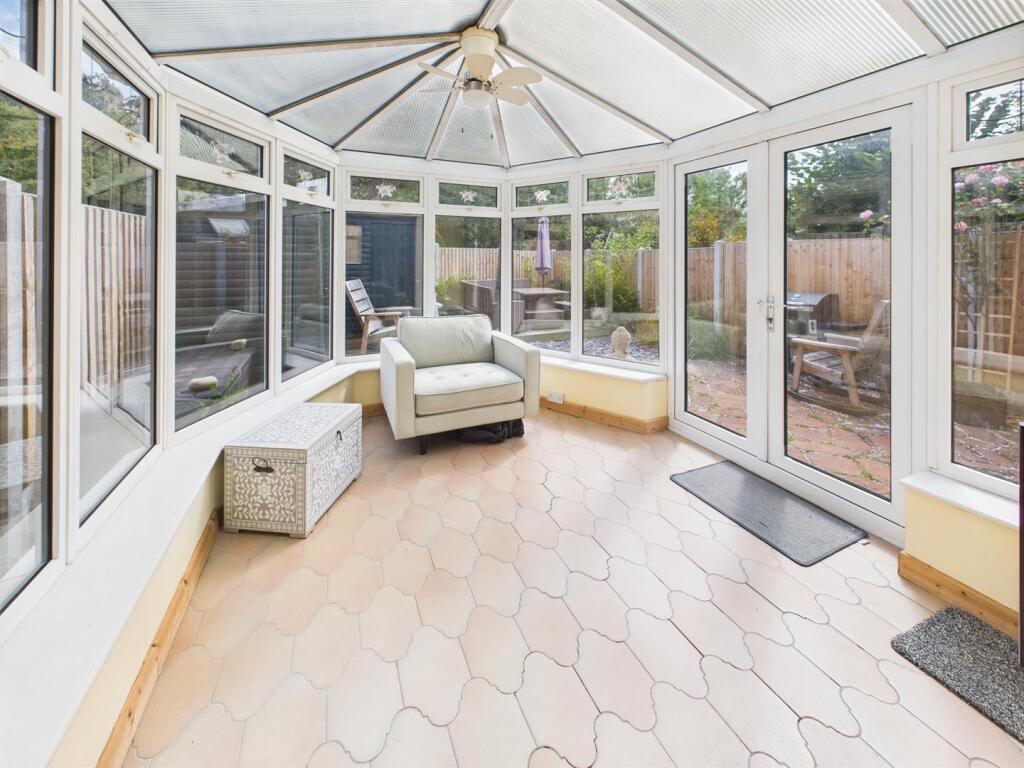 Spacious Conservatory