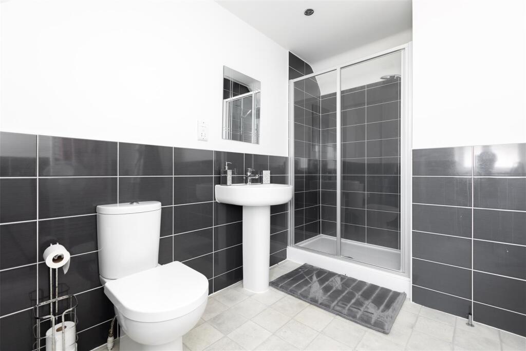 Bedroom 1 En-suite