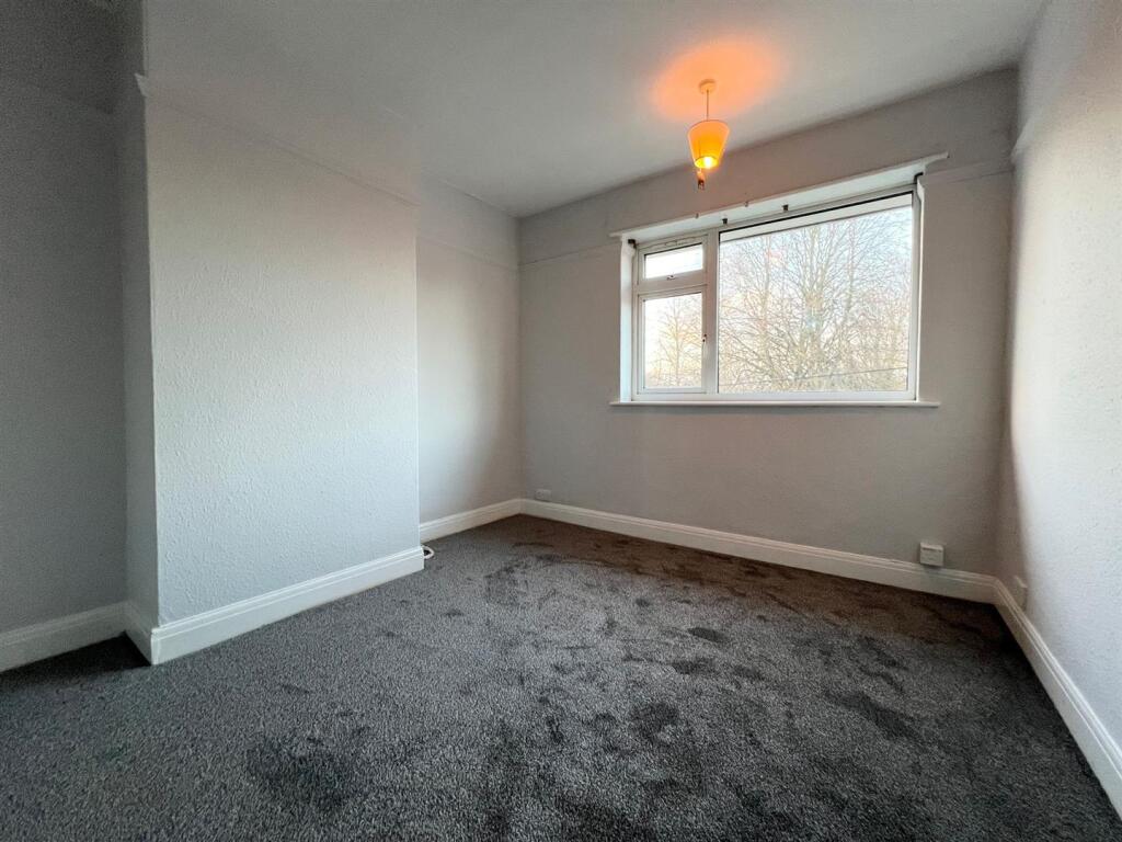 USE bedroom 2 (4).jpg