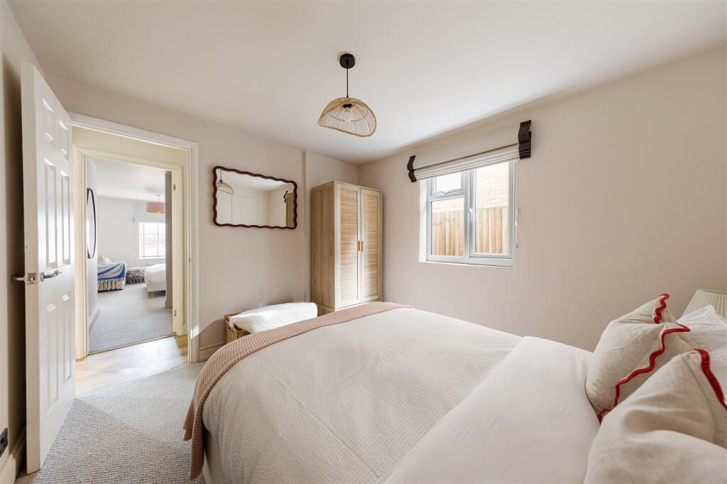 Fosters Close, E18
