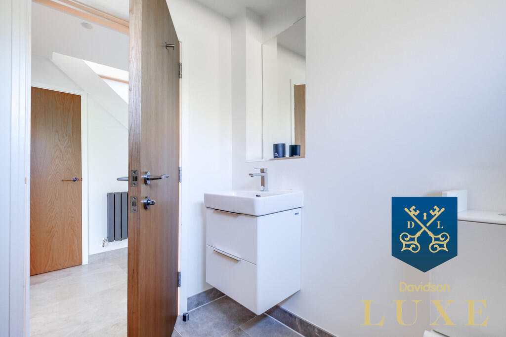 Logo Luxe (19 of ...