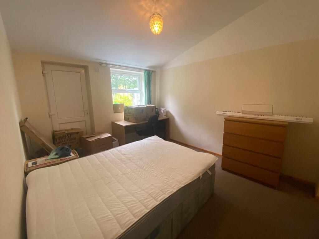 A cozy double bedroom featuring a bright window...