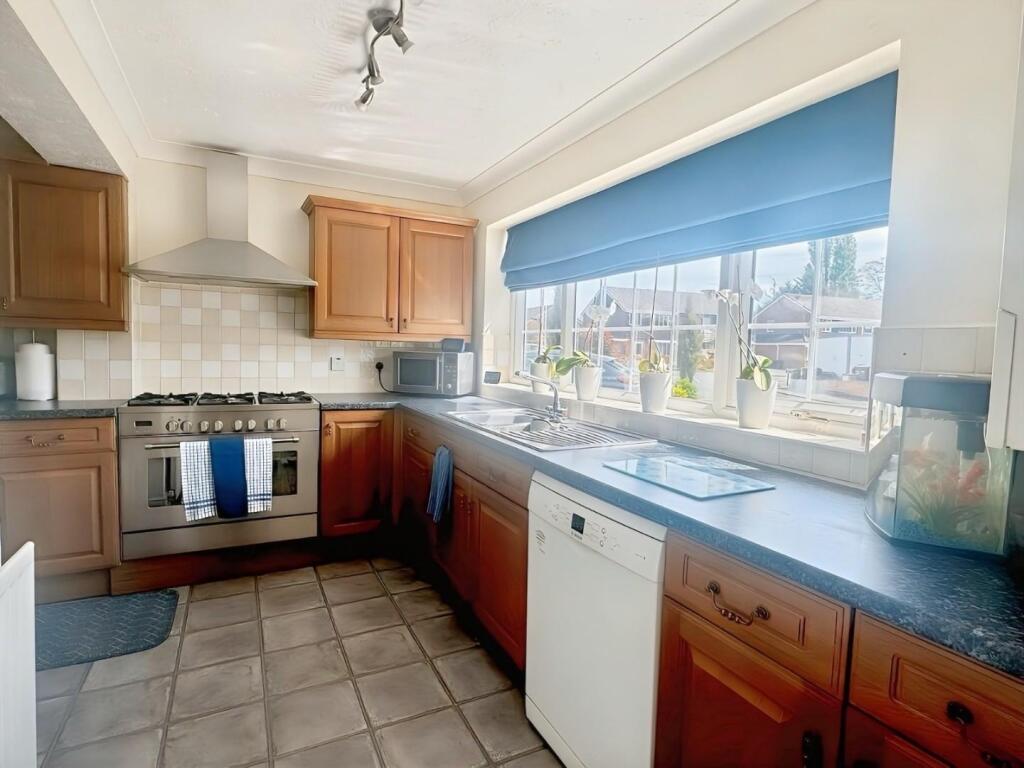 KITCHEN 1.jpg