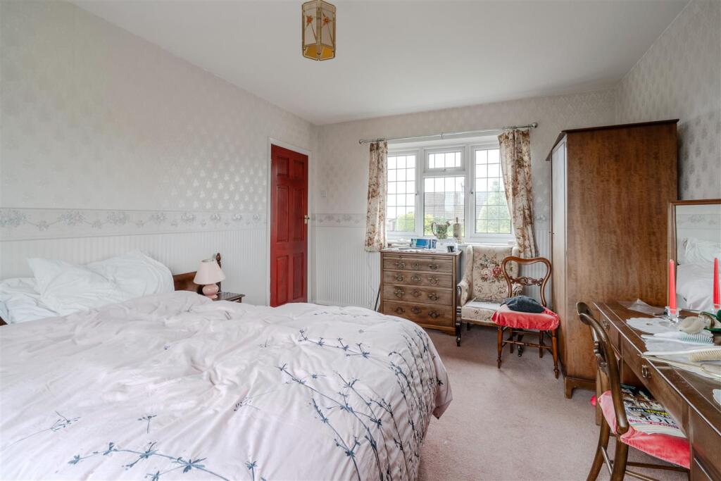 Bedroom1-3.jpg