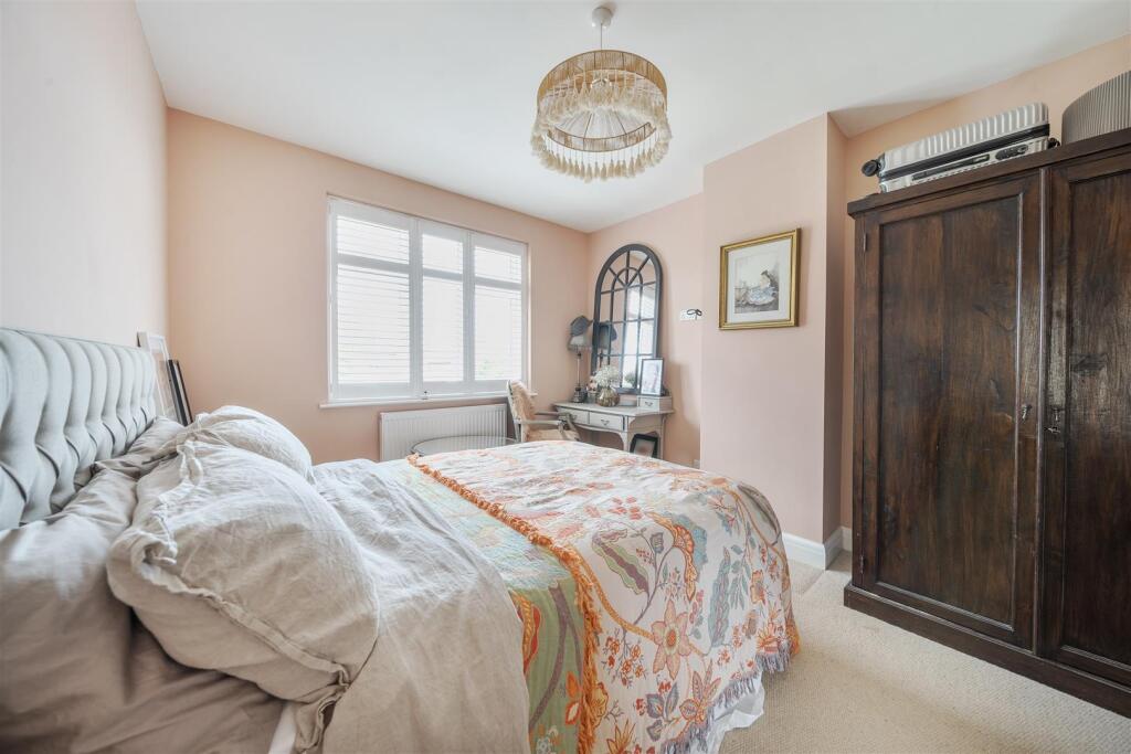 Oakleigh Drive - Bed 3a.jpg