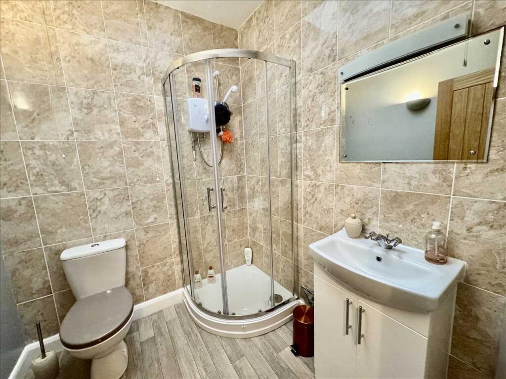SHOWER ROOM