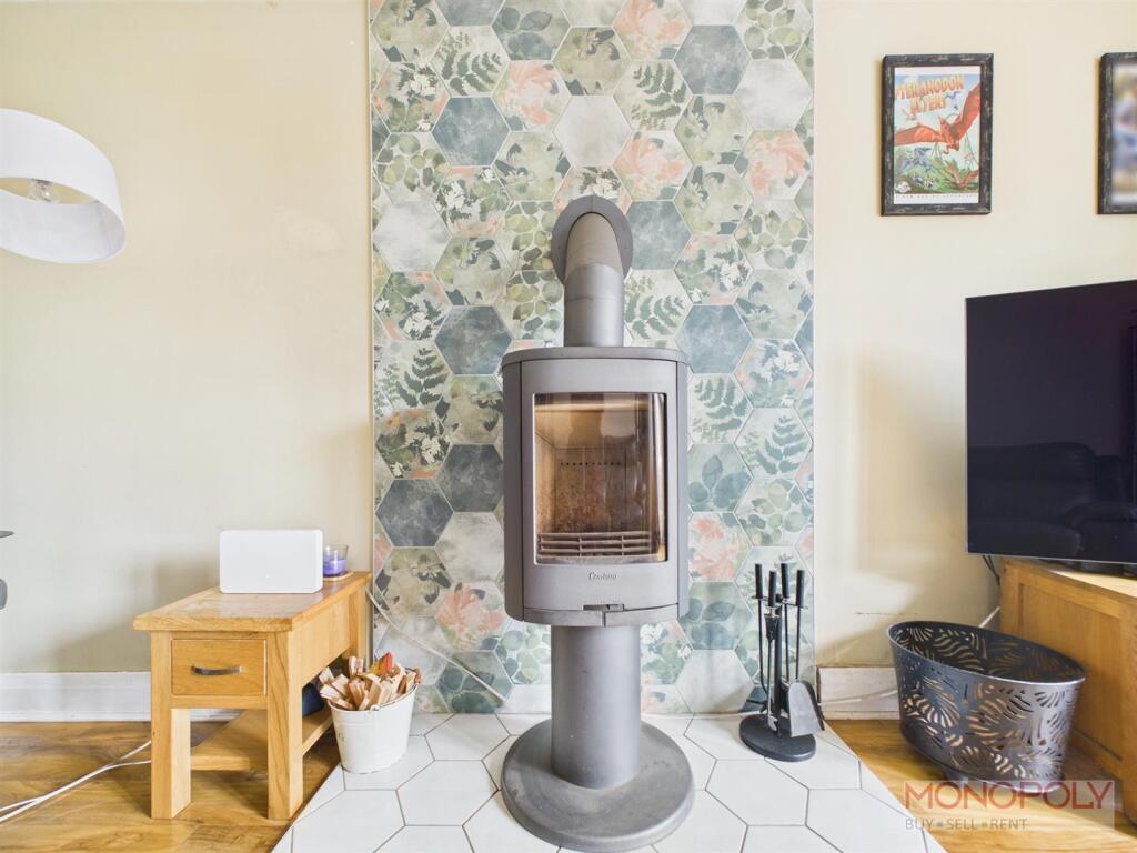 FEATURE LOG BURNER