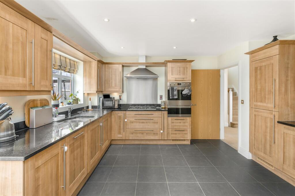 13 Claypits Close, Banbury-9.jpg
