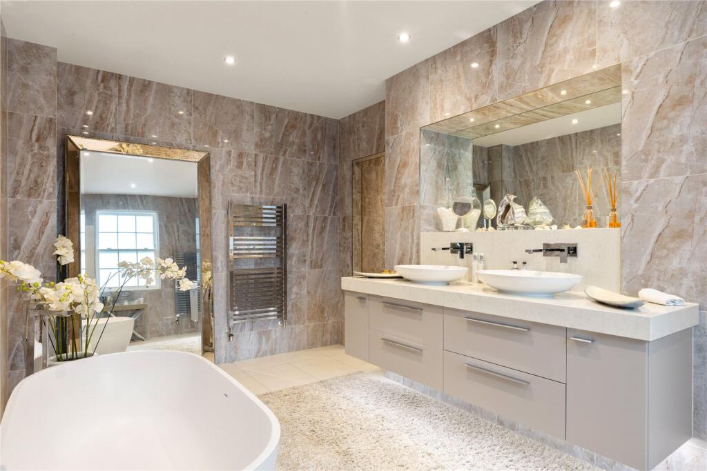 En Suite Bathroom