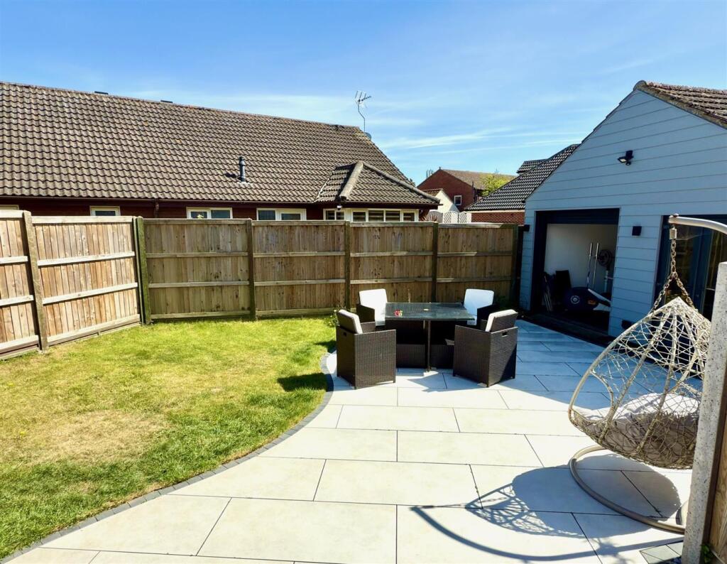 GARDEN REAR.jpg