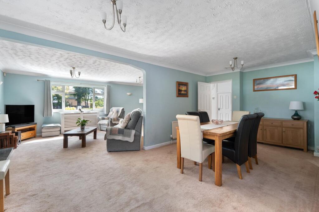 Dining/Lounge Area