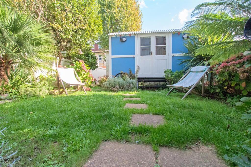 67 St Aubyns Garden.jpg